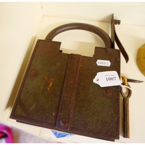 Lot 1007      