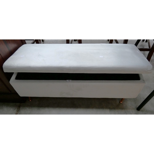 Lot 3028      