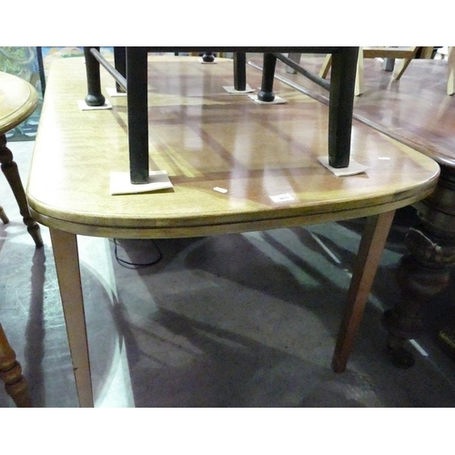 3039 - Walnut Extending Dining Table. 136cm x 86cm x 74cm Approx