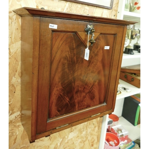 Lot 1052      