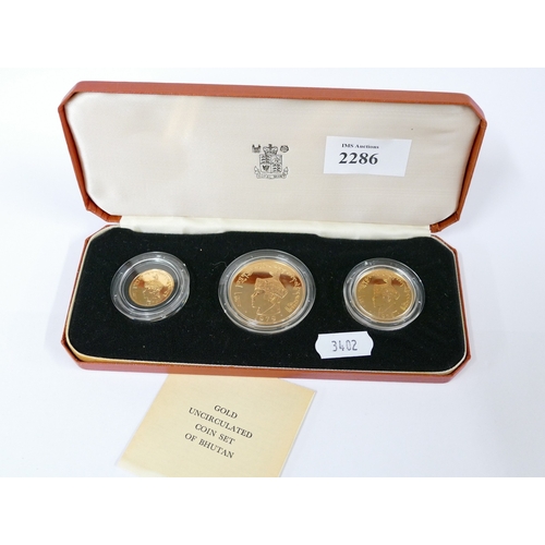 2286 - Cased Uncirculated Bhutan Gold Three Coin Set - 1979 (1 Sertum 7.99 Grammes , 2 Sertum 15.98 Grammes... 