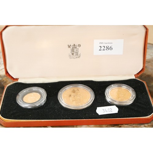 2286 - Cased Uncirculated Bhutan Gold Three Coin Set - 1979 (1 Sertum 7.99 Grammes , 2 Sertum 15.98 Grammes... 