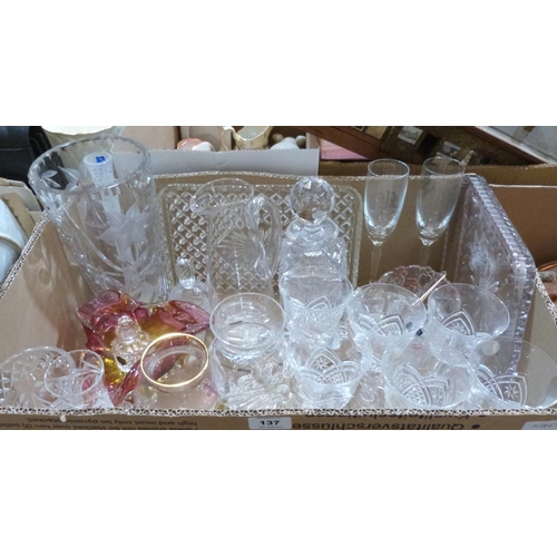 137 - A box of miscellaneous glassware