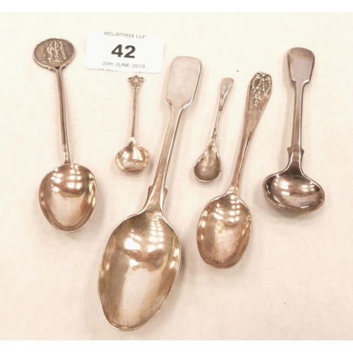 42 - A silver teaspoon; two silver coffee spoons; a salt spoon and two mustard spoons. 2ozs