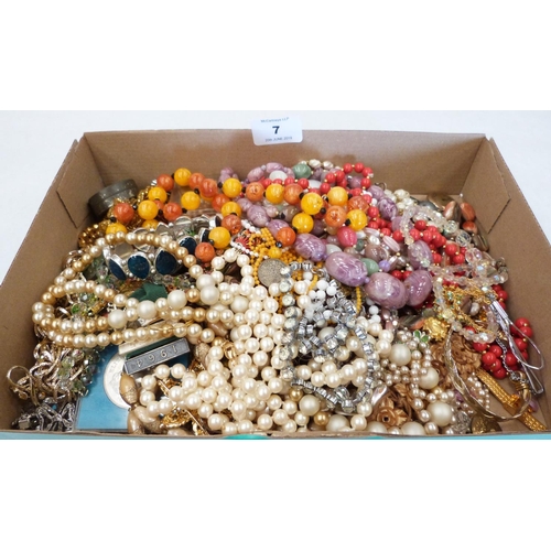 7 - A box of costume jewellery