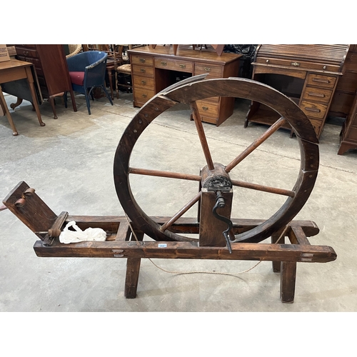 262 - A Scottish muckle spinning wheel. 19th century. The great wheel 33½' diam.