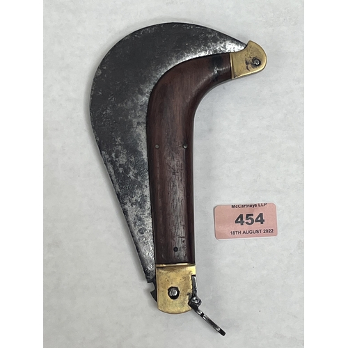 454 - A 19th century thatcher's or crofter's lock knife. 12' long open