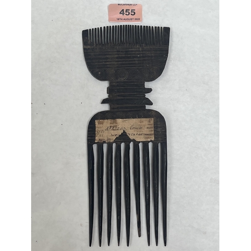 455 - A 19th century African tribal carved treen hair comb. 9¾' high