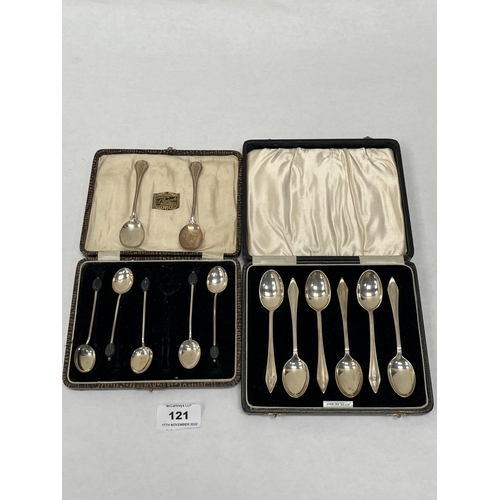 121 - A cased set of six George VI silver teaspoons, Birmingham 1940 and five cased silver coffee spoons w... 