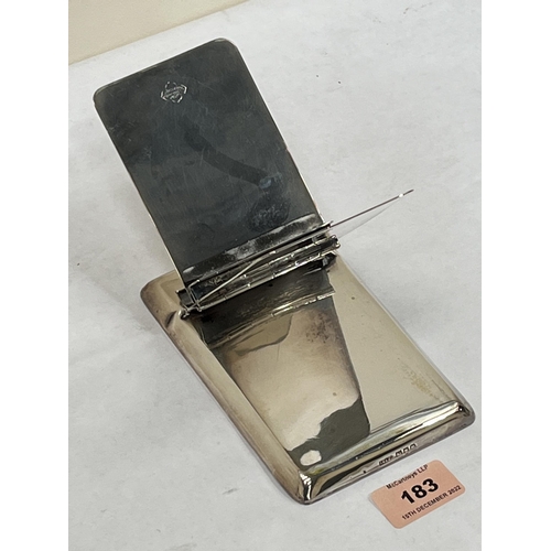 183 - A George V silver notebook desk stand by A. Barrett & Sons, Piccadilly. Engraved 'Xmas 1913'. London... 