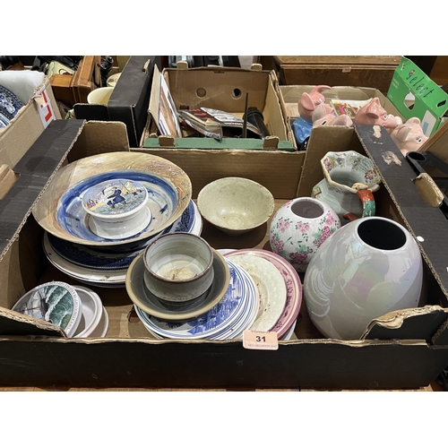 31 - A box of ceramics