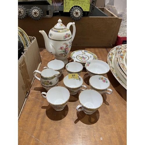 27 - A Grosvenor China coffee service of 15 pieces