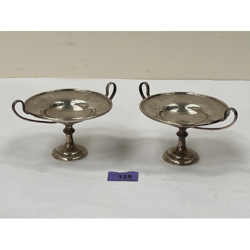 125 - A pair of Edward VII silver two handled tazzas by the Goldsmiths and Silversmiths Co. London 1909. 6... 