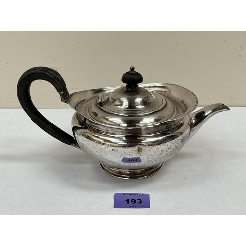 193 - An Edward VII silver teapot. Sheffield 1907. 10' long over handle and spout.15ozs gross