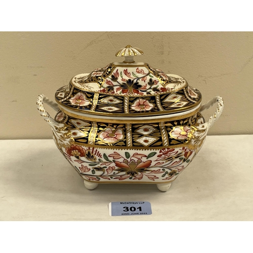 301 - A Derby Japan pattern tureen and cover. 7' wide over handles
