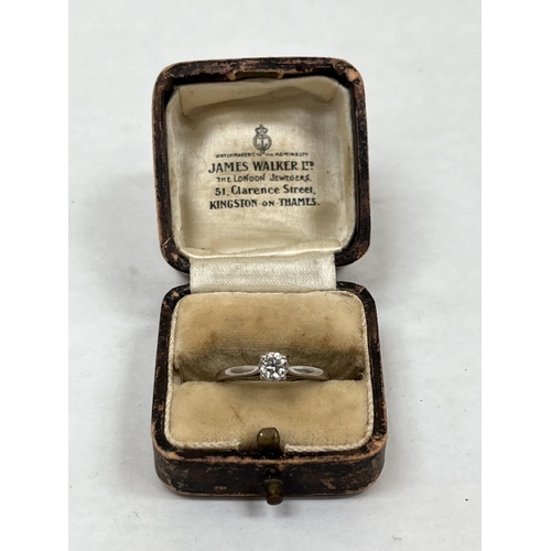 321 - A diamond solitaire ring. In white gold marked 750. The brilliant cut stone 4mm diam approx. 3g gros... 