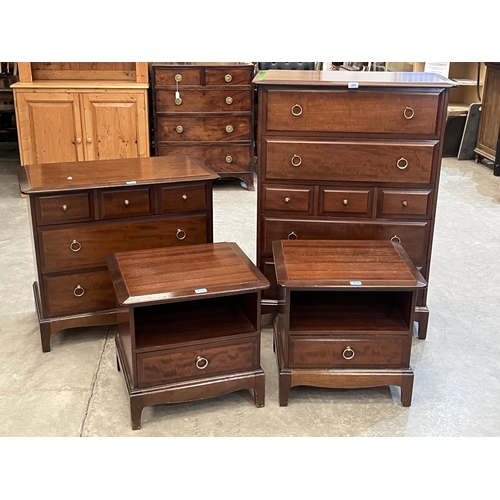404 - A suite of stag bedroom furniture to comprise two chests of drawers and a pair of bedside tables. (4... 