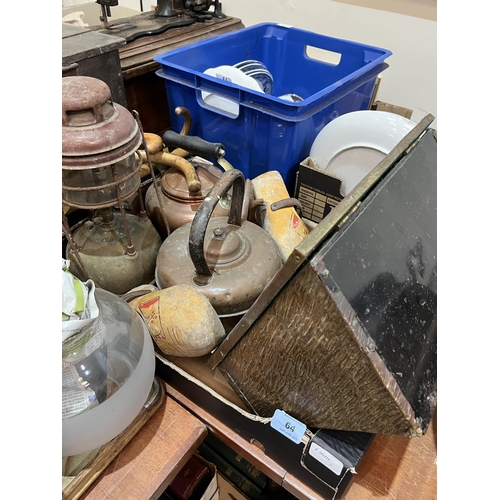 64 - Miscellaneous metalware and sundries
