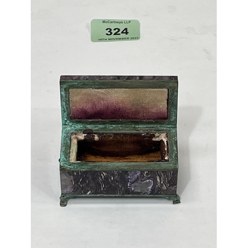 324 - A 19th century hardstone casket. 3