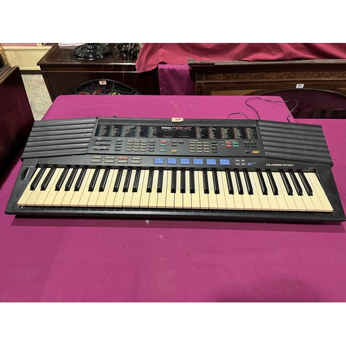 224 - A Yamaha PSR - 47 electronic keyboard.