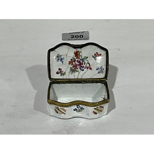 200 - A George III Bilston enamel box. 2 ¾