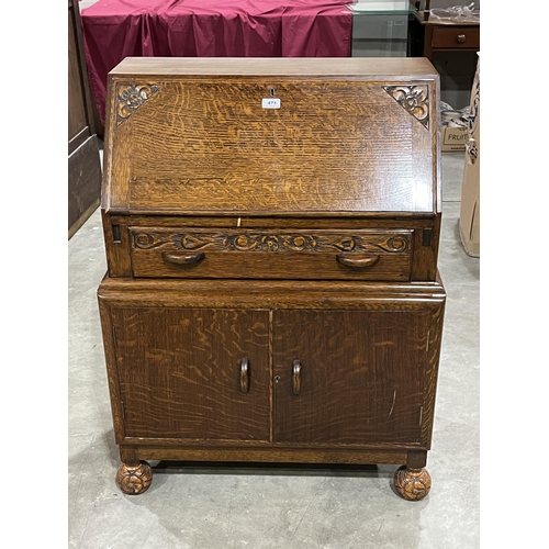 471 - A 1930s oak bureau.