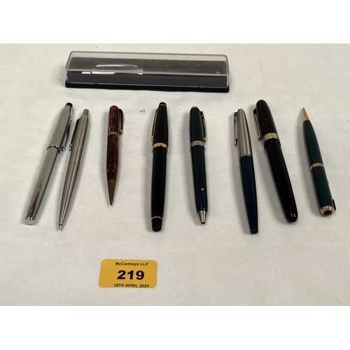 219 - A collection of pens, the lot to include four with 14K nibs viz. Conway Stewart (x2); a Parker and a... 