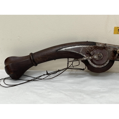 576 - A wheellock musket with walnut stock. 34