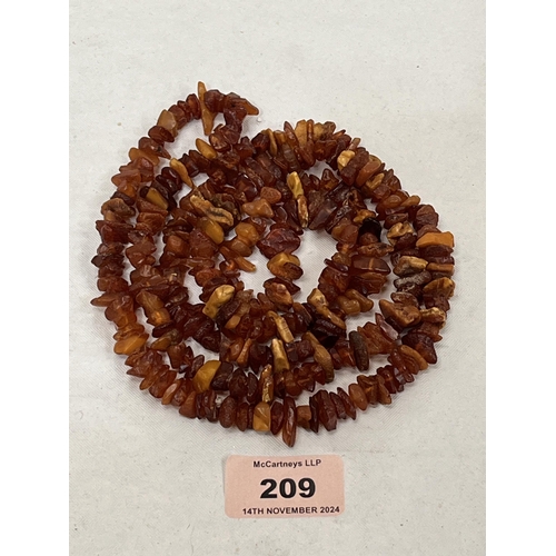 209 - An amber necklace, 44