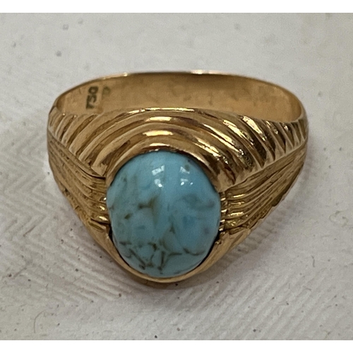 217 - An 18ct ring set with a turquoise cabochon stone. 3.5g, size M.