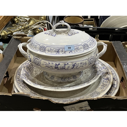 38 - A soup tureen, cover and stand with matching meat plates. 19th century