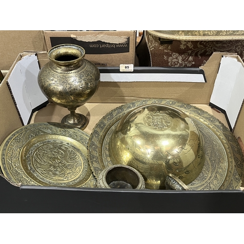 85 - A box of brassware