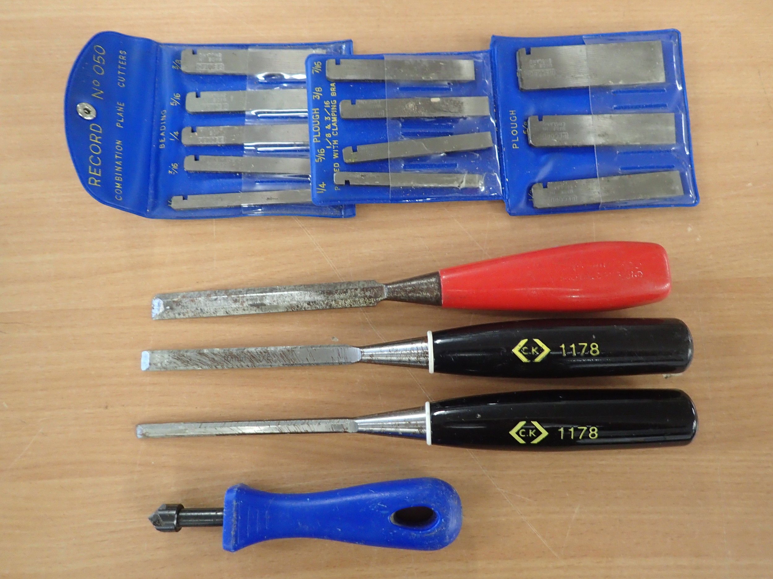Record No 050 Combination Plane Cutter 15 blade set, wood chisels etc.
