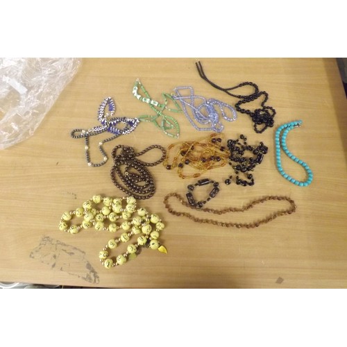 Various good quality necklaces
