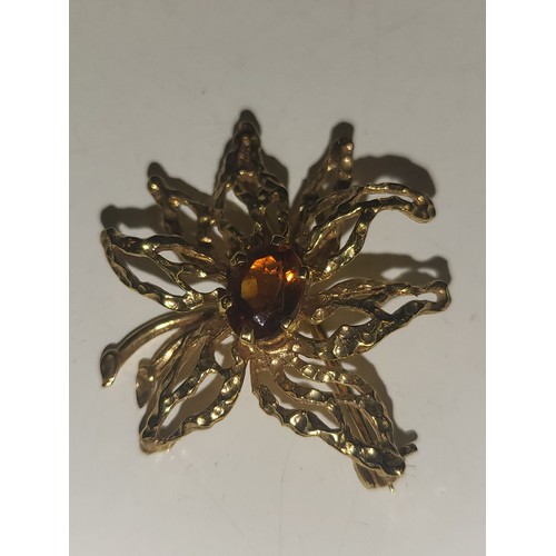 25 - Stunning 9ct gold brooch set with 1.5ct large stone 5.3g