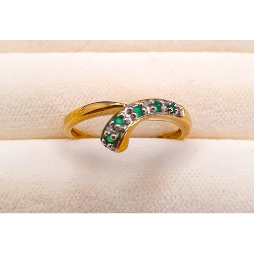 1 - 9ct Gold Ring set with 5 small emeralds, weight 1.5g, Size L