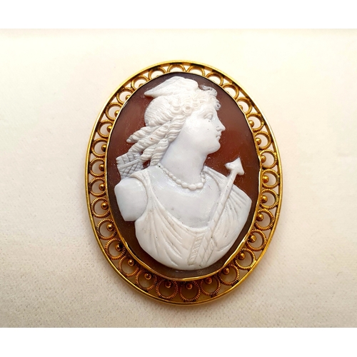 29 - Large 9ct Gold Cameo Brooch, gross weight 11.3g