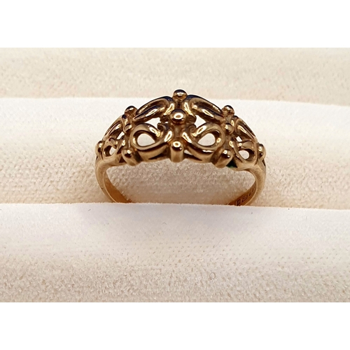 7 - 9ct Gold Ring with intricate scroll work, weight 1.7g.  Size L