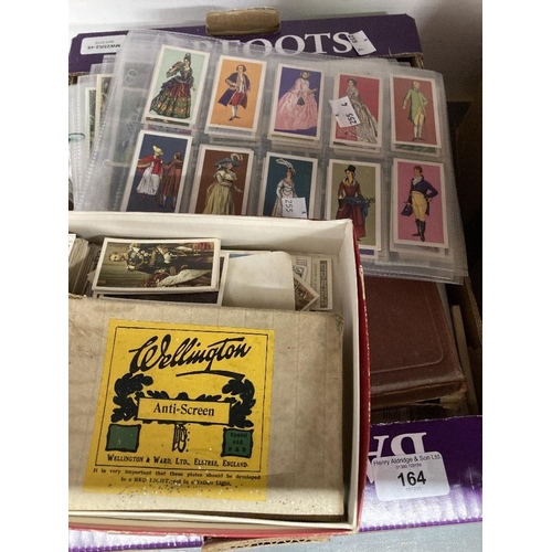 164 - Tea & Trade Cards: Large collection of complete albums, plastic pockets and loose cards, including M... 