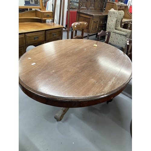 50 - Late 19th cent. Mahogany oval tilt top table on ornate heavy three legged base with castors (locking... 