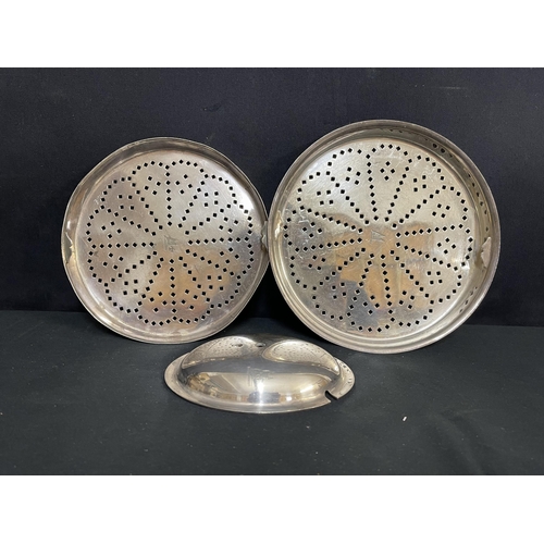 180 - WHITE STAR LINE: Elkington plate asparagus drainers x 2. 8½ins. and 7½ins. Plus a tureen lid. (3)