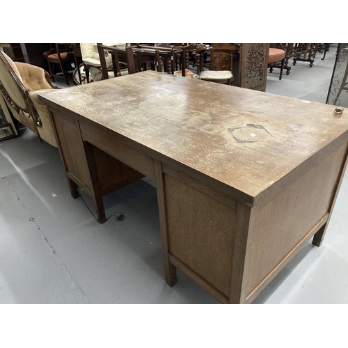 17 - 20th cent. Oak five drawer desk with two brushing slides on square legs terminating with brass caps,... 