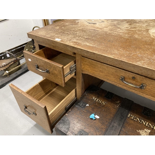 17 - 20th cent. Oak five drawer desk with two brushing slides on square legs terminating with brass caps,... 