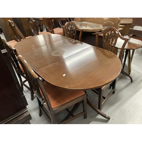 59 - Early/mid 20th cent. Regency revival small mahogany extending dining table on turned supports on tri... 