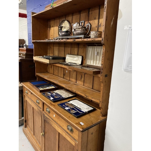 1 - 19th cent. Pine dresser the top with moulded cornice and three graduated shelves. The base with two ... 