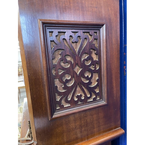 119 - Clocks: 20th cent. Longcase mahogany and inlaid case.