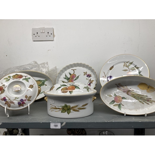 180 - 20th cent. Ceramics: Royal Worcester Evesham eleven piece dinner service consisting of plates x 6, l... 