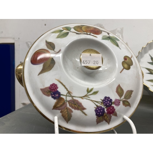 180 - 20th cent. Ceramics: Royal Worcester Evesham eleven piece dinner service consisting of plates x 6, l... 