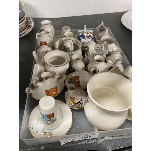 200 - 20th cent. Ceramics: Crested ware, quantity of assorted vases, shoe, cheese dish, rabbit City of Lon... 