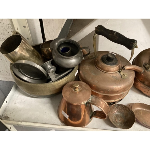 21 - 19th/20th cent. Metalware: Copper kettles x 2, chocolate and other pots, decorative mugs x 2, dishes... 